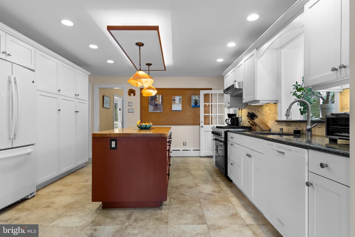 609 Park Ln Property Photo 17