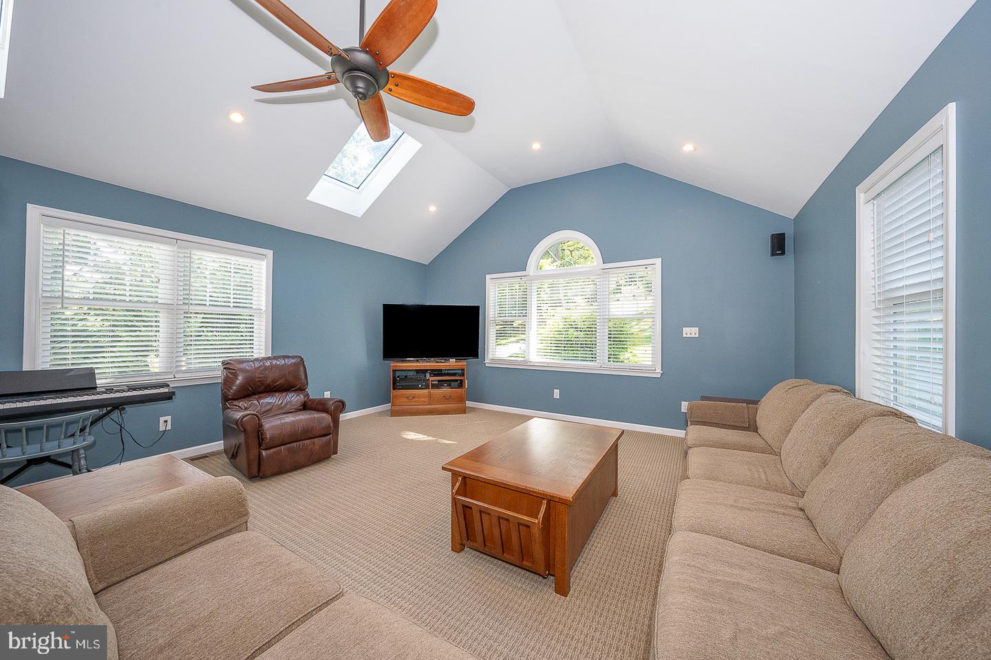 751 Red Oak Ter Property Photo 4