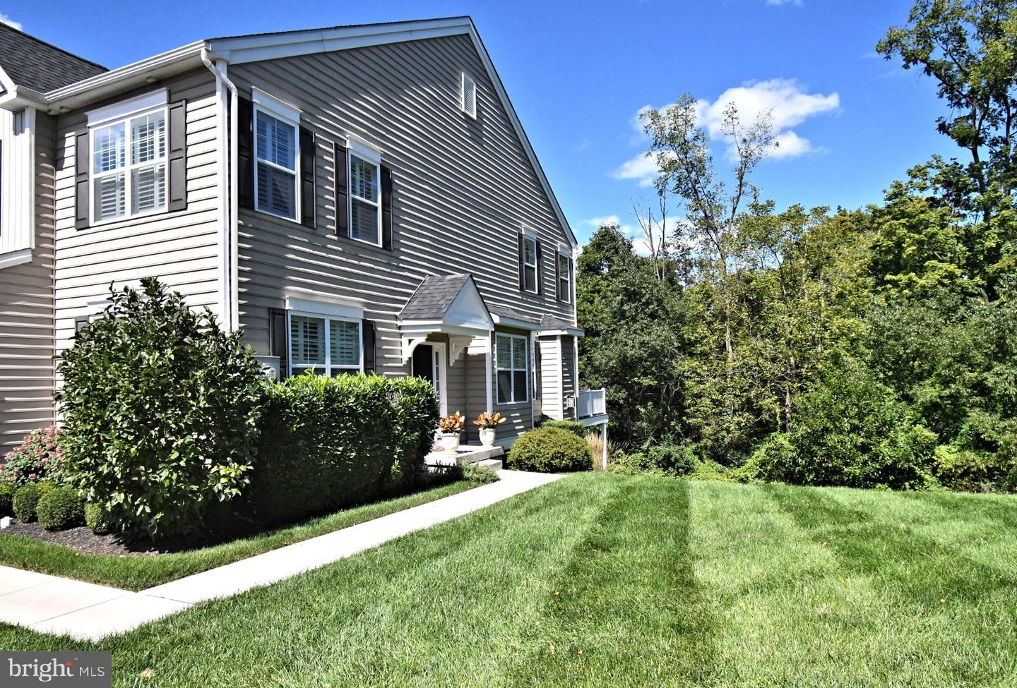 242 Hillstone Cir Property Photo 4
