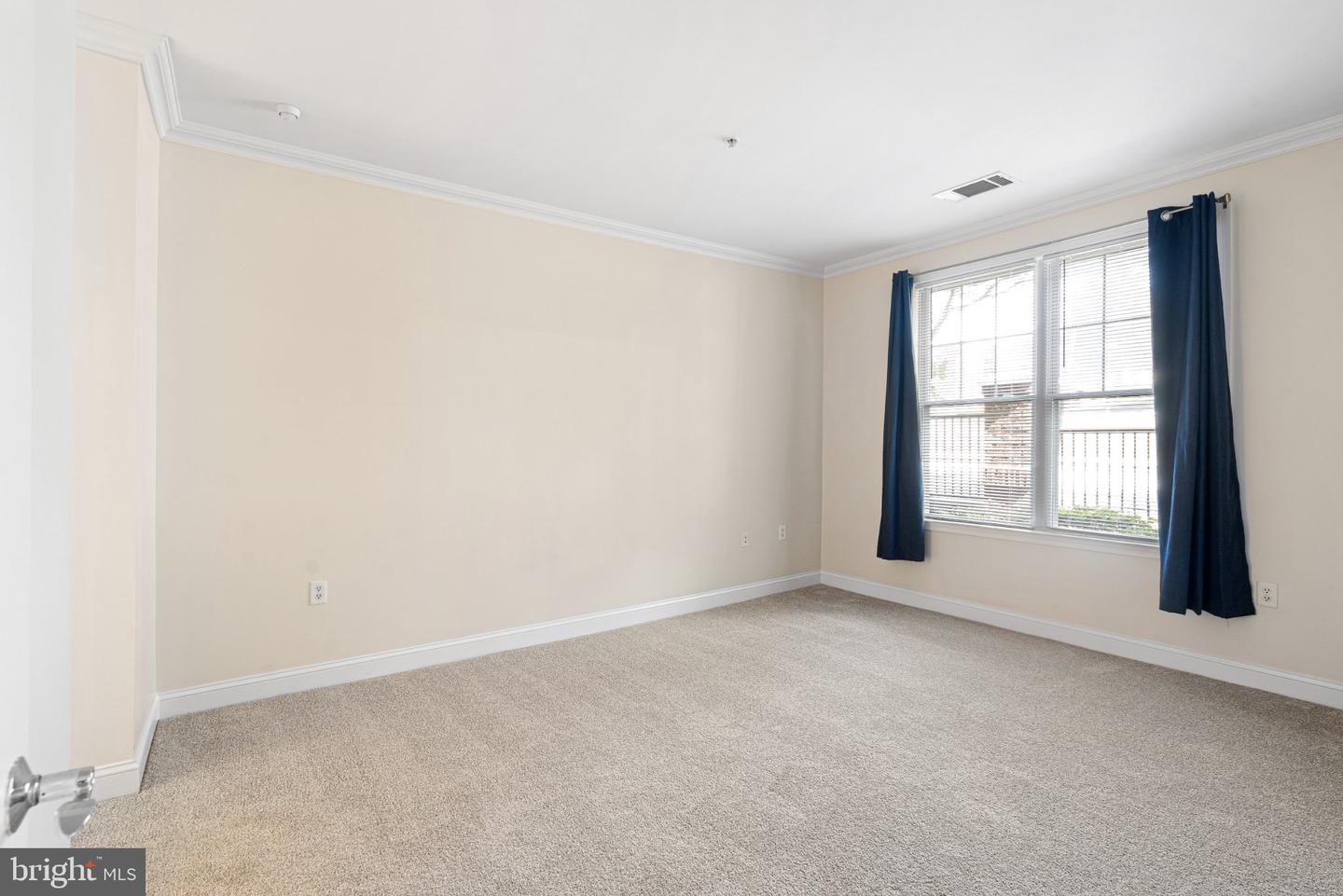 200 W Elm St #1106 Property Photo 11