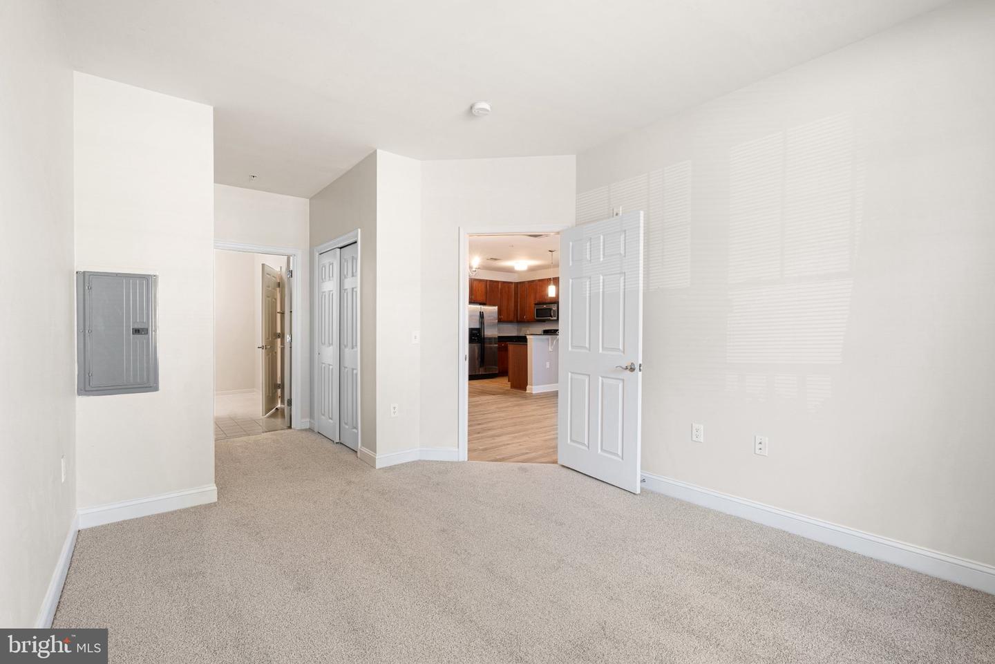 200 W Elm St #1106 Property Photo 12