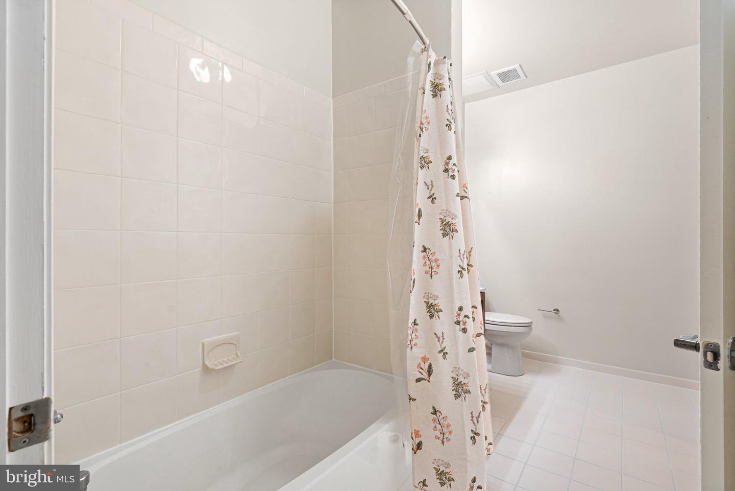 200 W Elm St #1106 Property Photo 14