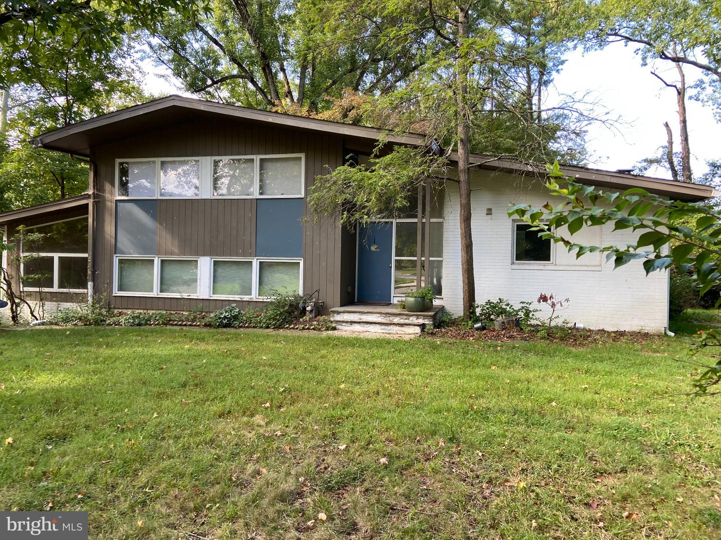 805 Harston Ln Property Photo 1