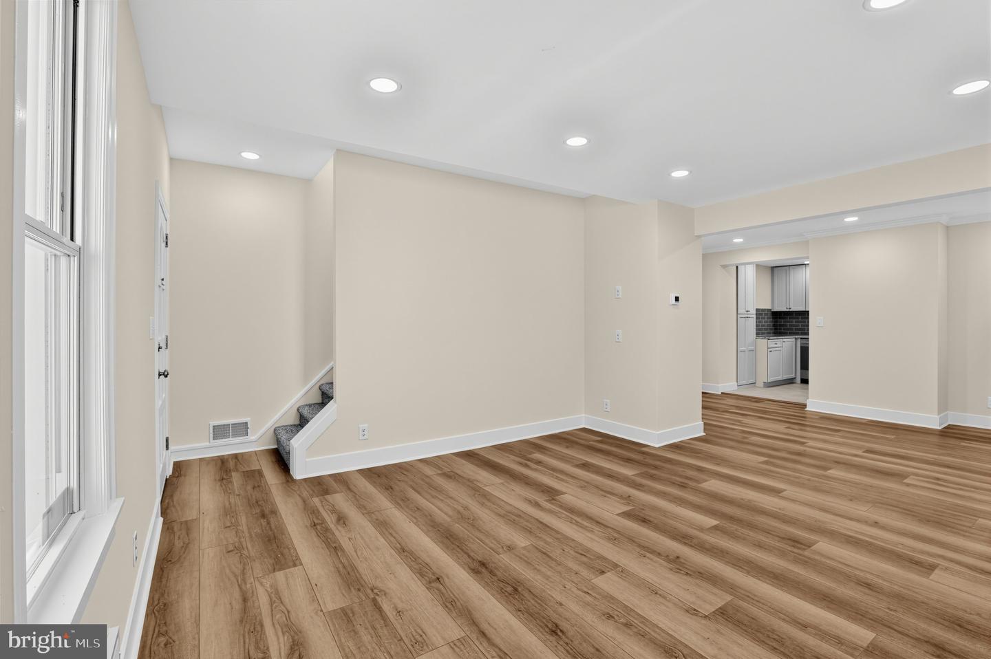 470 N Tyson Ave Property Photo 5