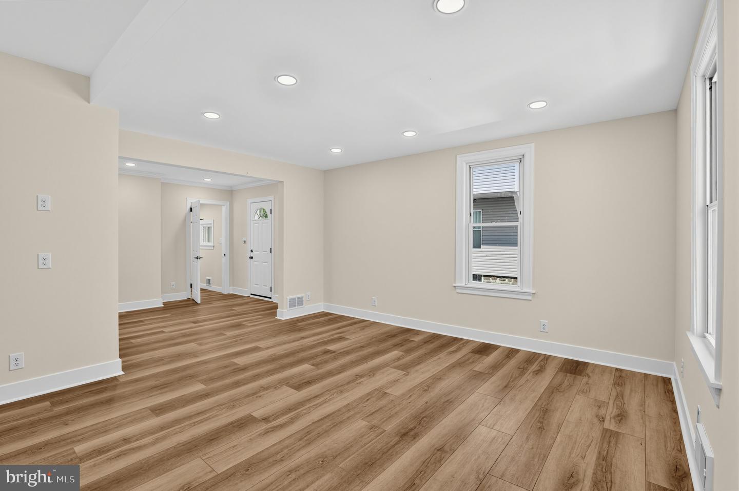470 N Tyson Ave Property Photo 6