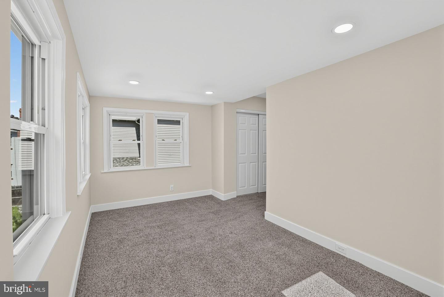 470 N Tyson Ave Property Photo 18