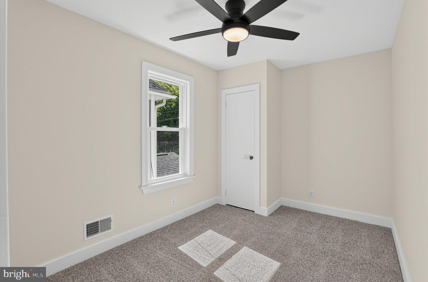 470 N Tyson Ave Property Photo 22
