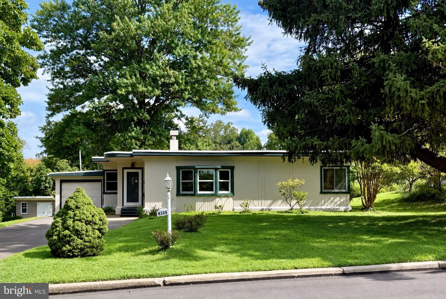 8105 Macarthur Rd Property Photo 1