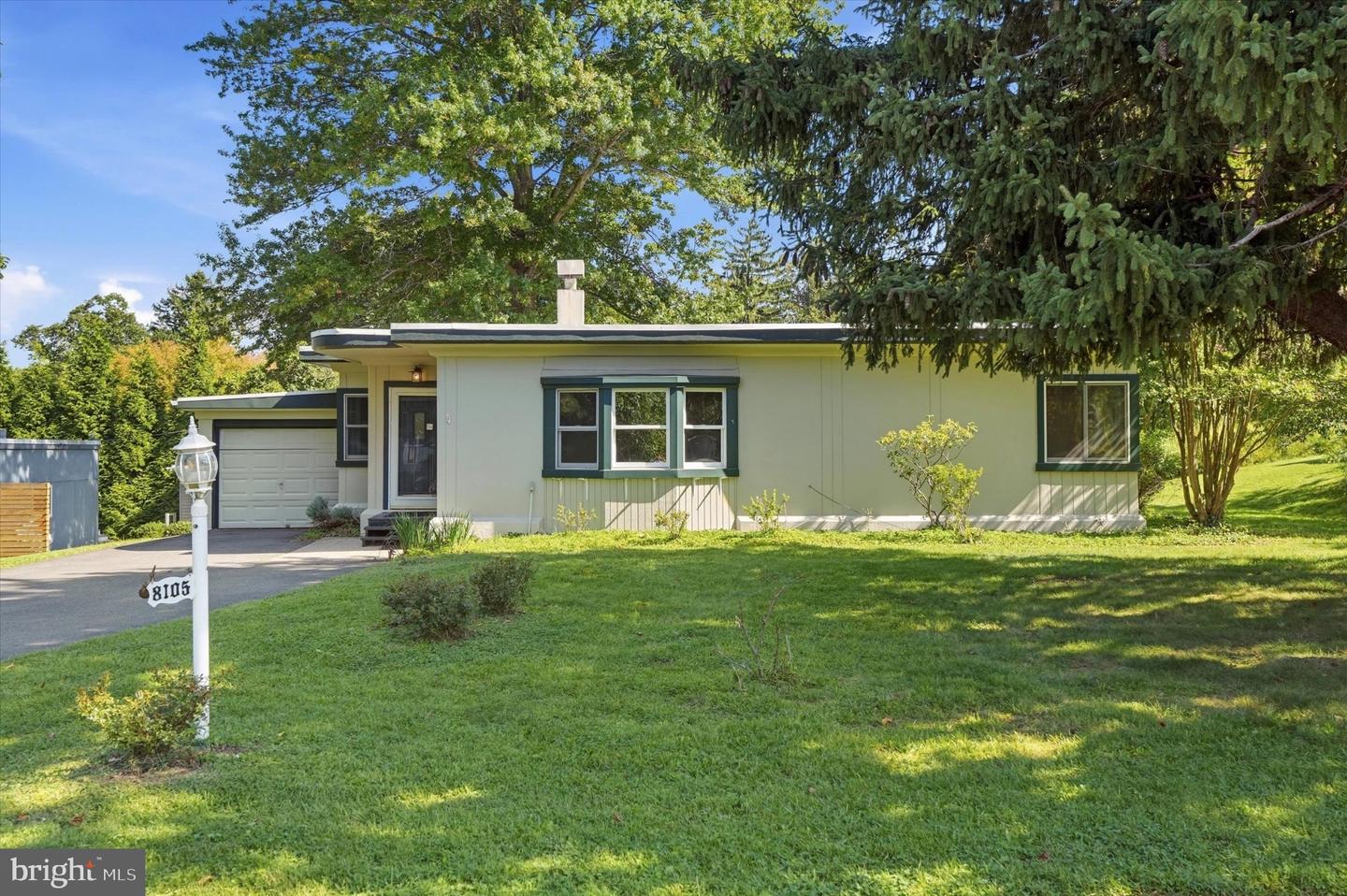 8105 Macarthur Rd Property Photo 1