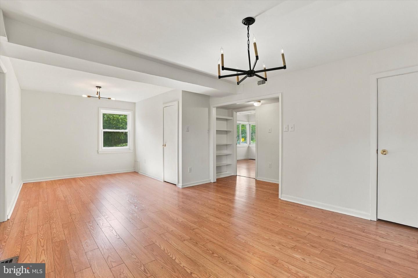 8105 Macarthur Rd Property Photo 11