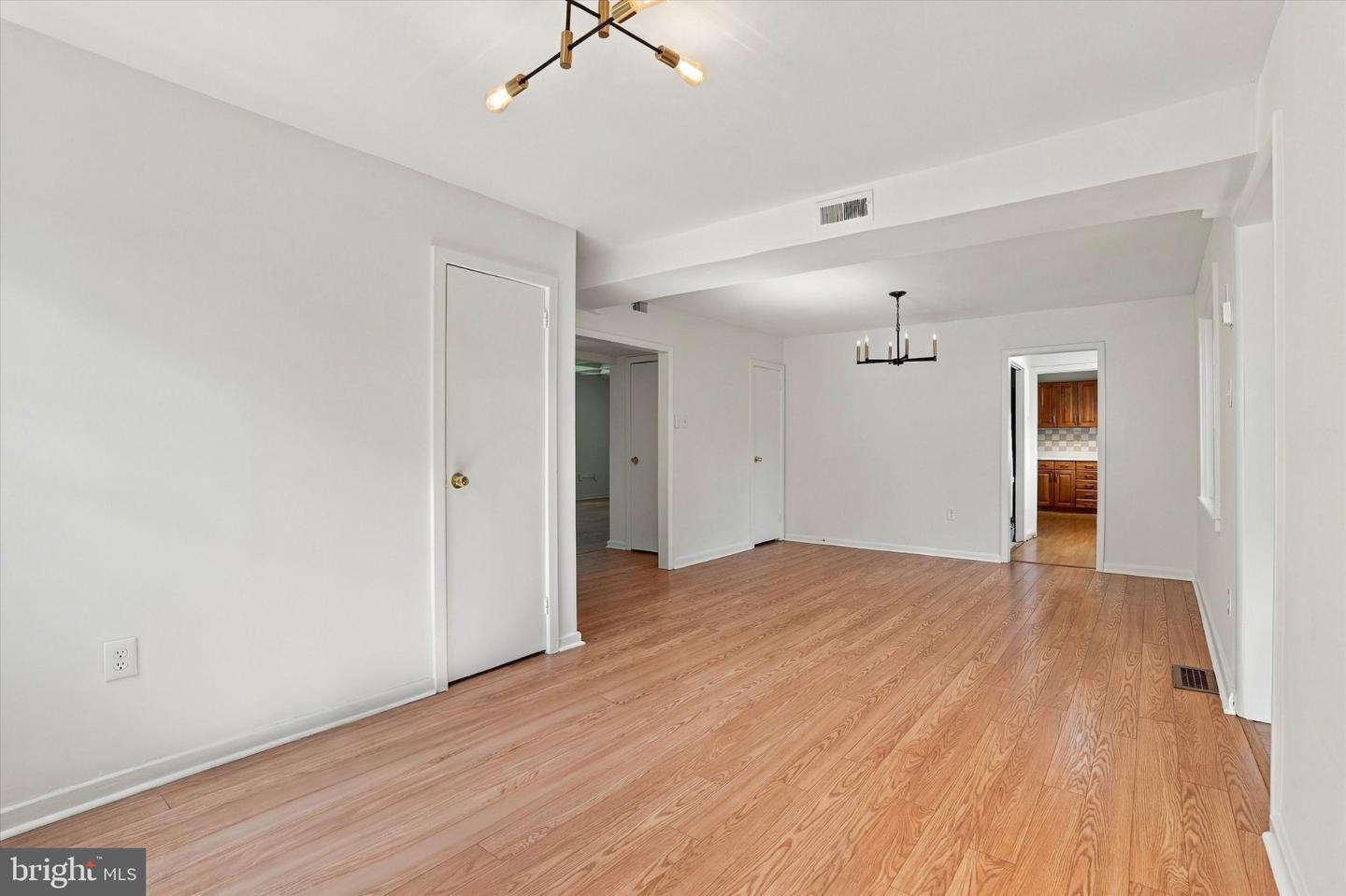 8105 Macarthur Rd Property Photo 13