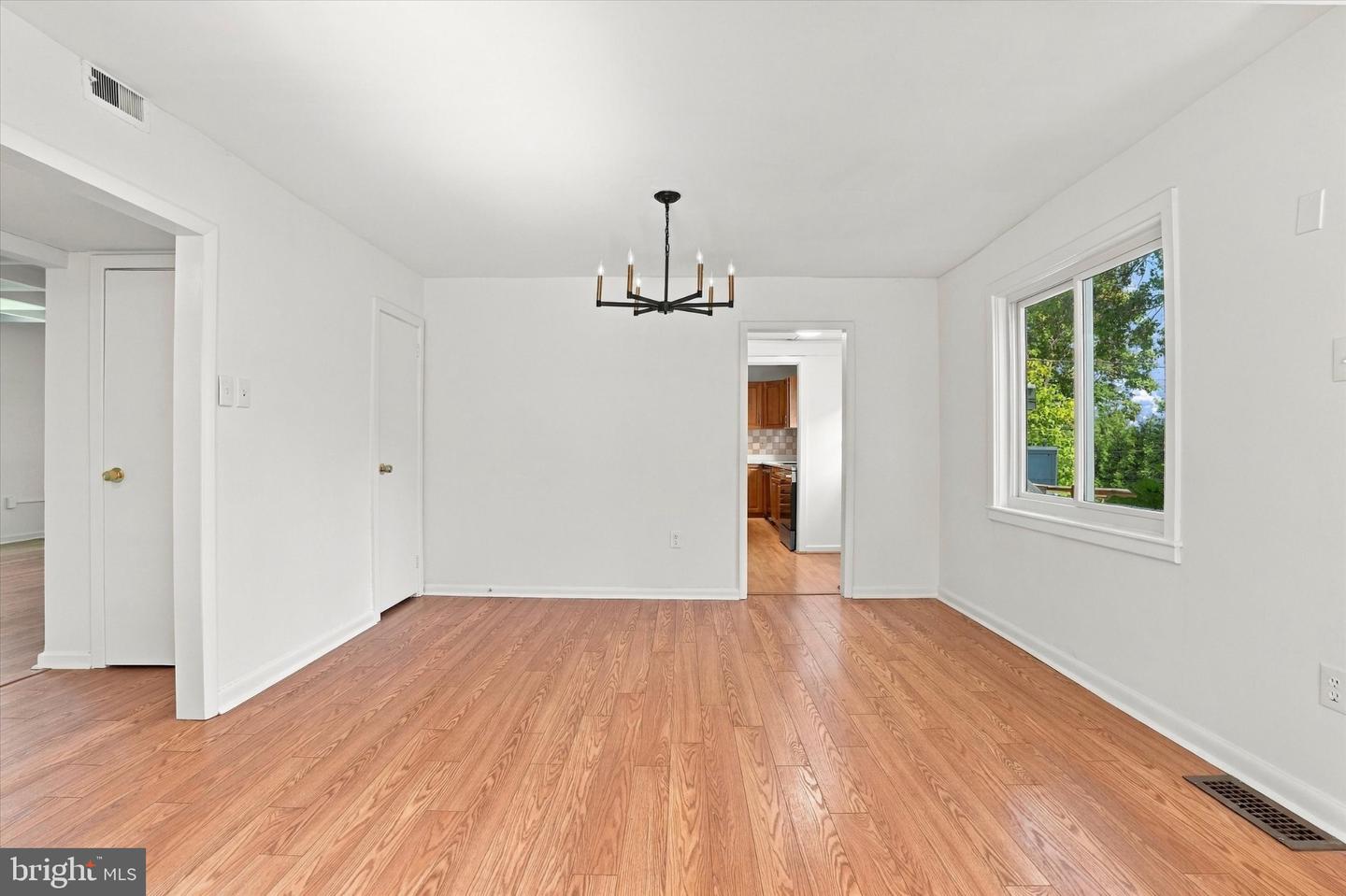 8105 Macarthur Rd Property Photo 15