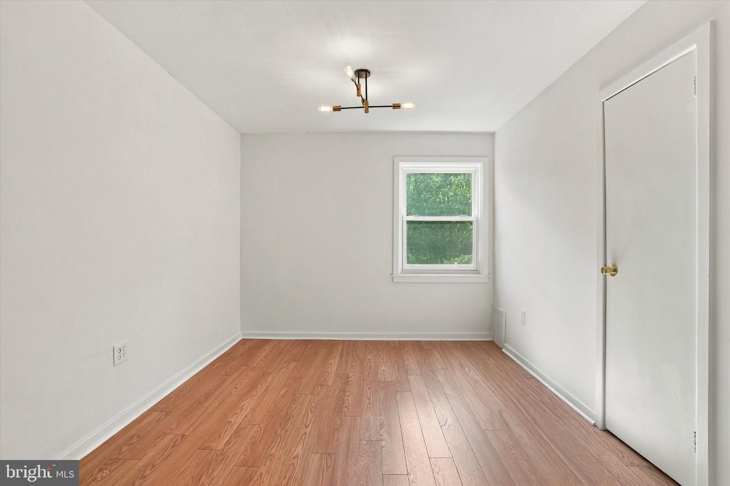 8105 Macarthur Rd Property Photo 16