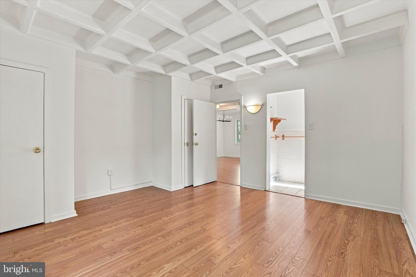 8105 Macarthur Rd Property Photo 27