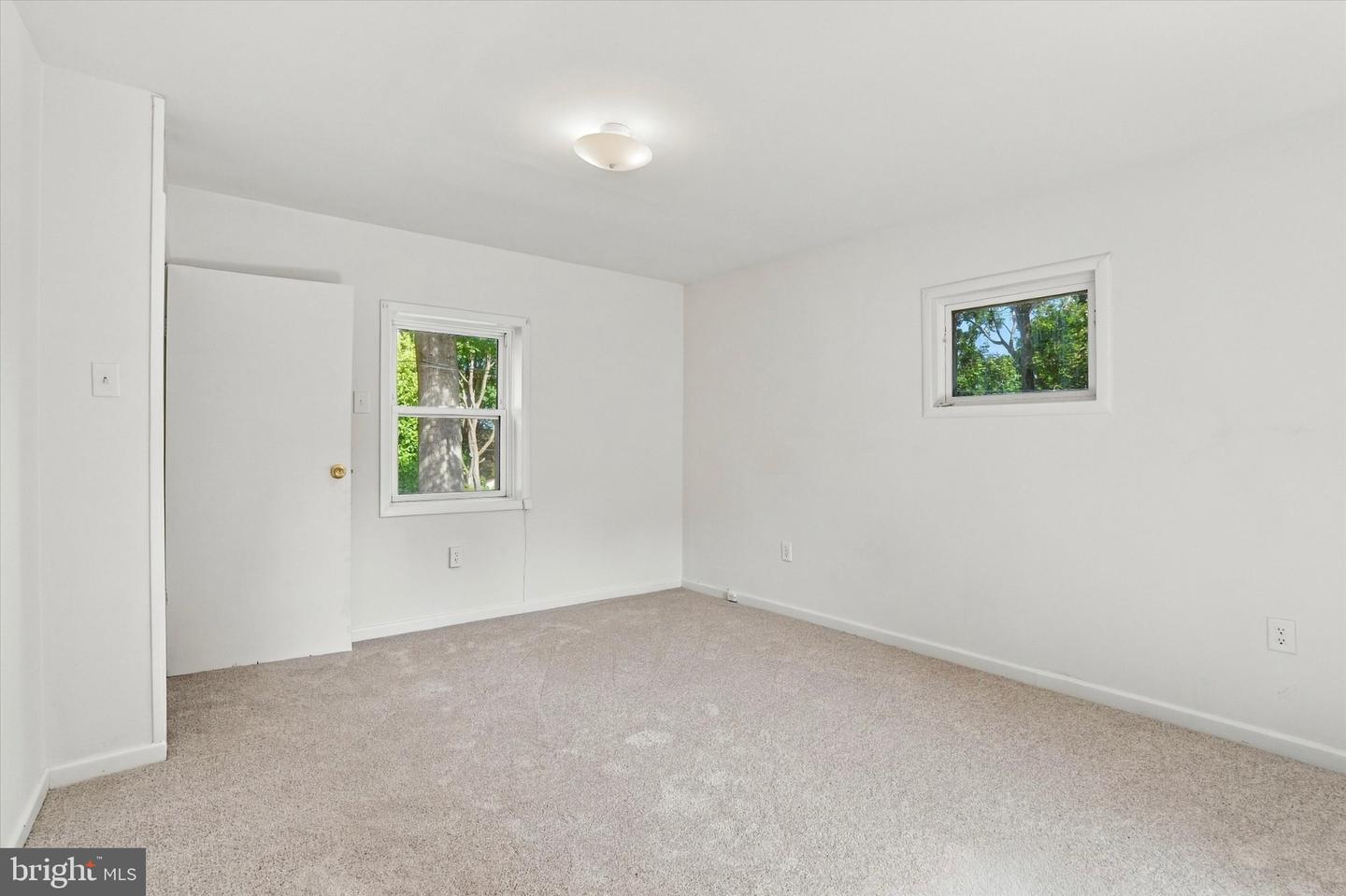 8105 Macarthur Rd Property Photo 36