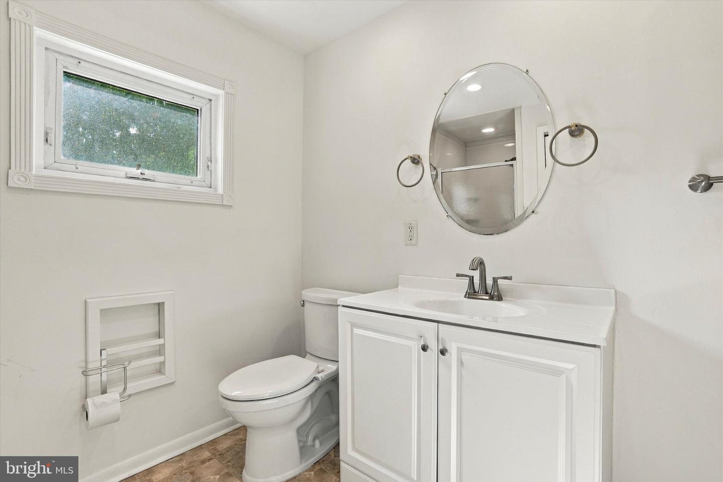 8105 Macarthur Rd Property Photo 37