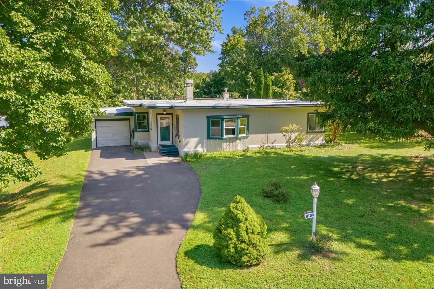 8105 Macarthur Rd Property Photo 45