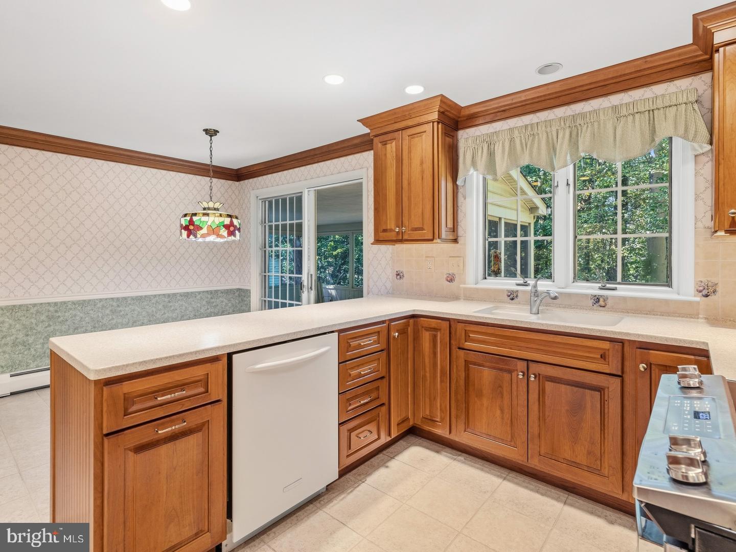 30 High Point E Property Photo 18