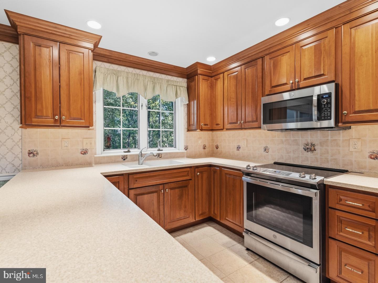 30 High Point E Property Photo 19
