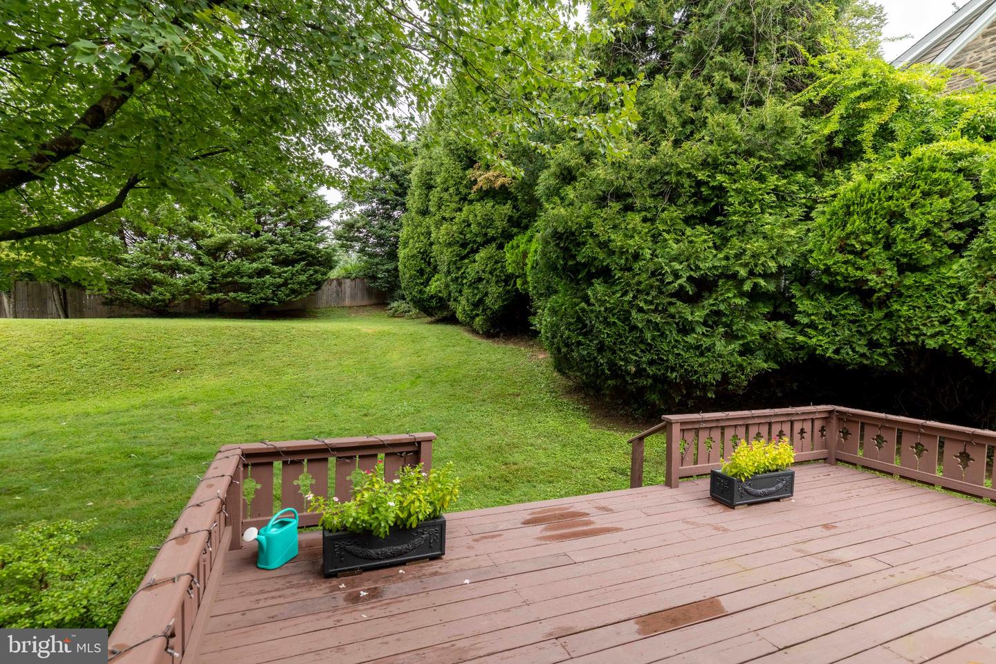 1046 Huntingdon Rd Property Photo 18
