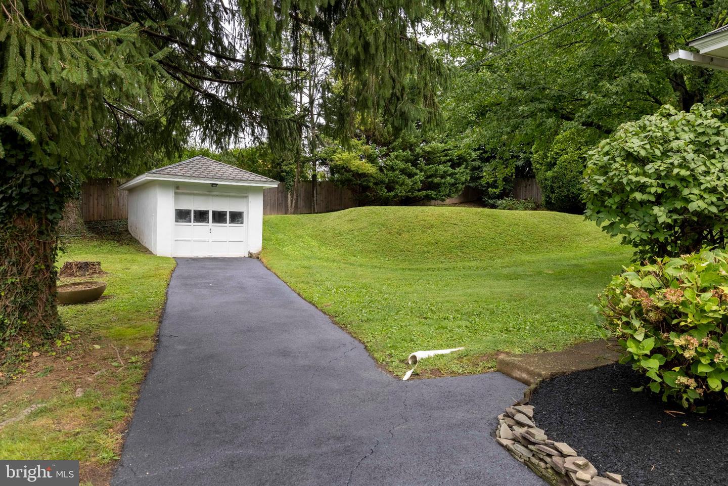 1046 Huntingdon Rd Property Photo 51