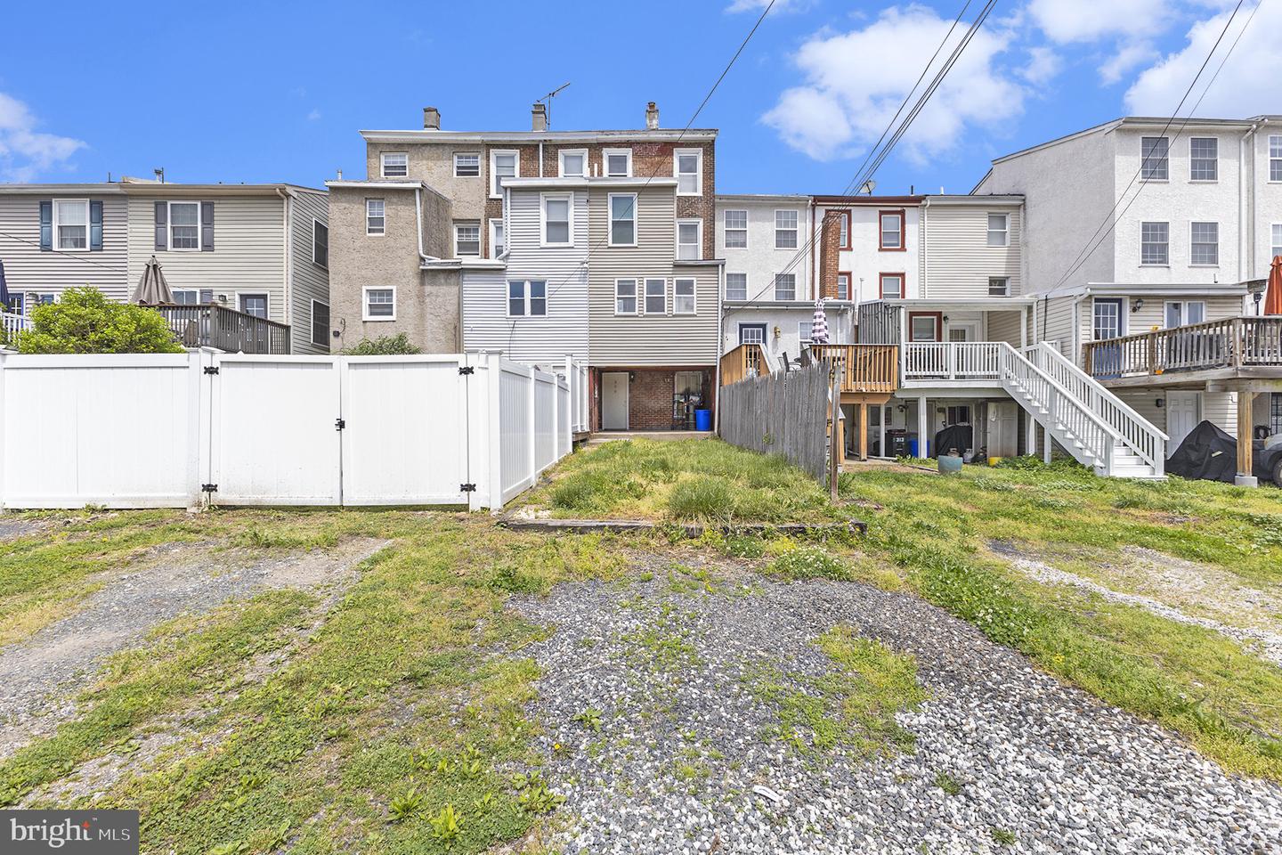 309 E Hector St Property Photo 12