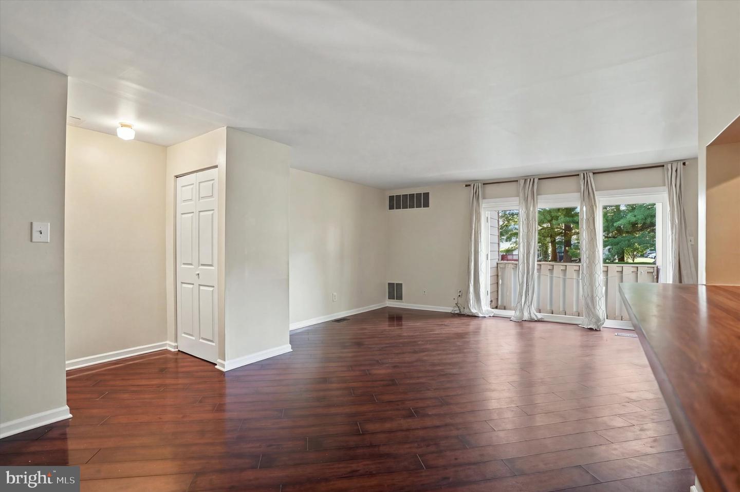 503 Stockton Ct Property Photo 3