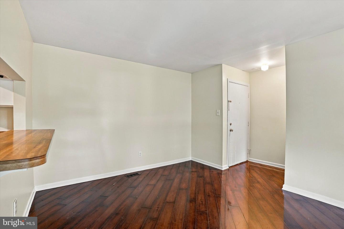503 Stockton Ct Property Photo 4