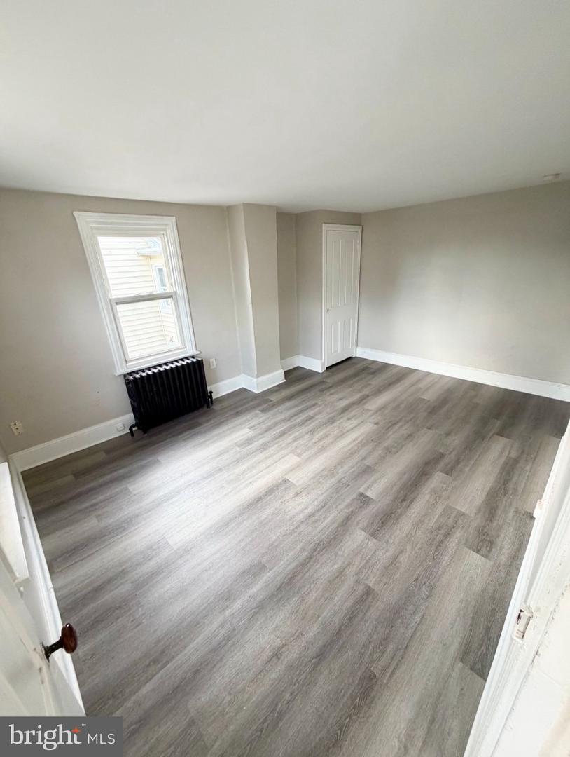 127 S 6th St #2nd Floor Property Photo 2