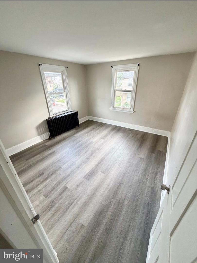 127 S 6th St #2nd Floor Property Photo 3