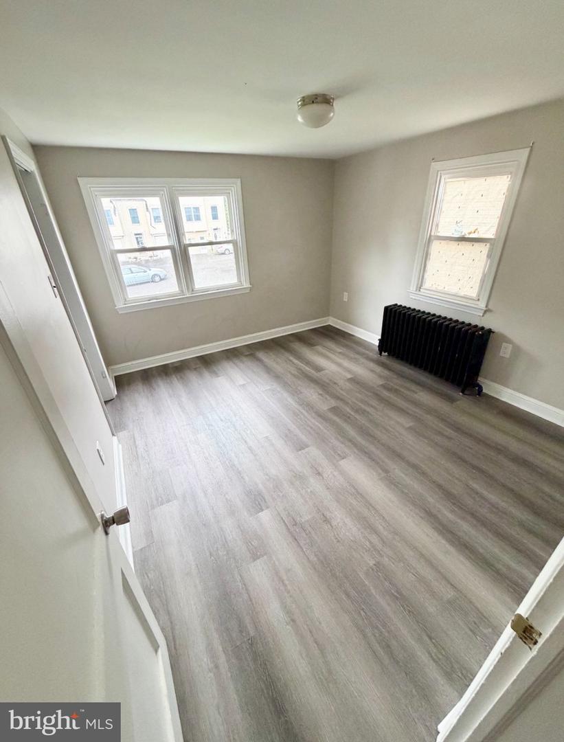 127 S 6th St #2nd Floor Property Photo 4