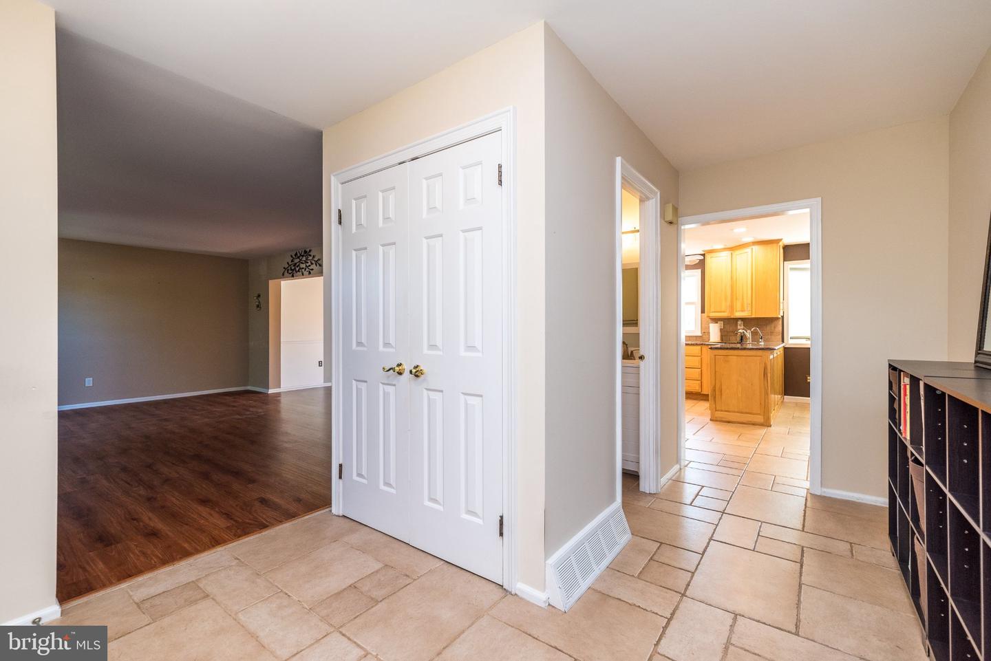 2049 Valley View Way Property Photo 6