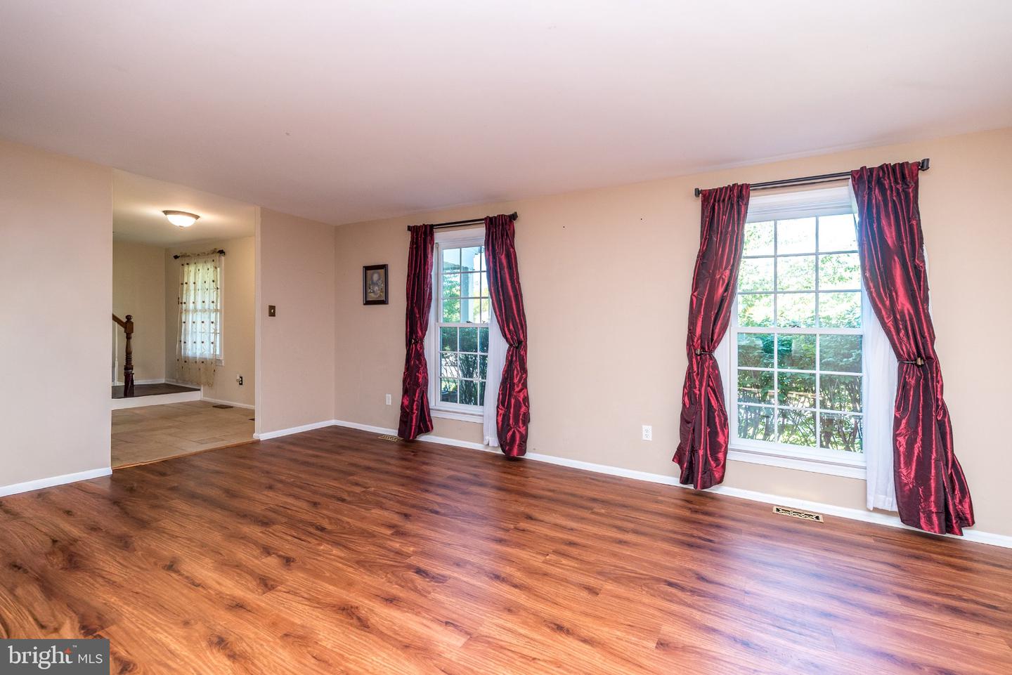 2049 Valley View Way Property Photo 7