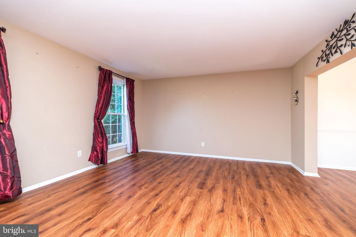 2049 Valley View Way Property Photo 8