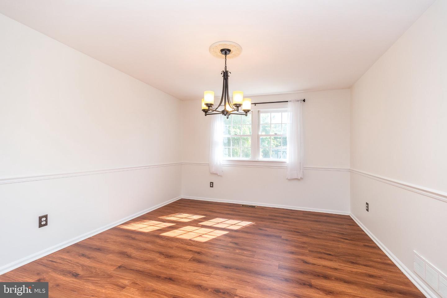 2049 Valley View Way Property Photo 9