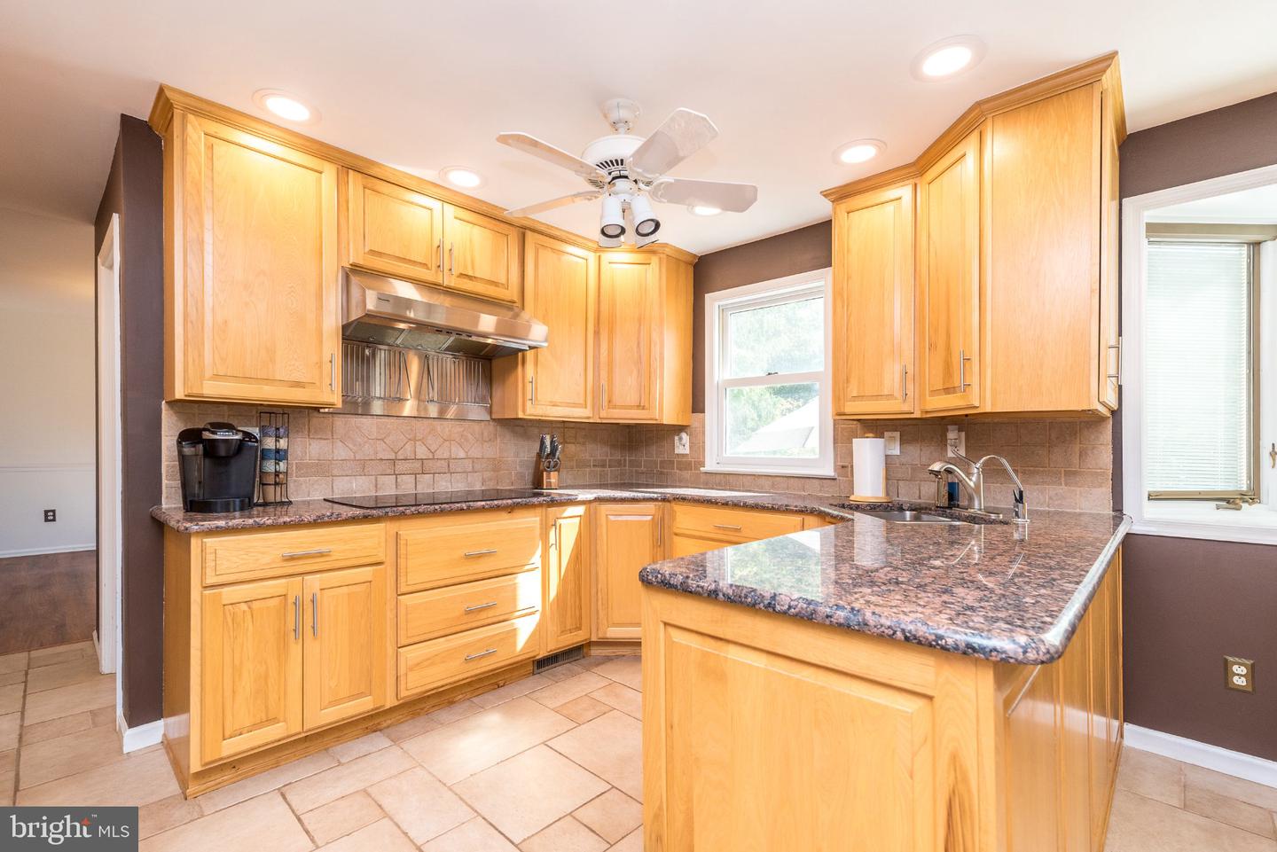 2049 Valley View Way Property Photo 12