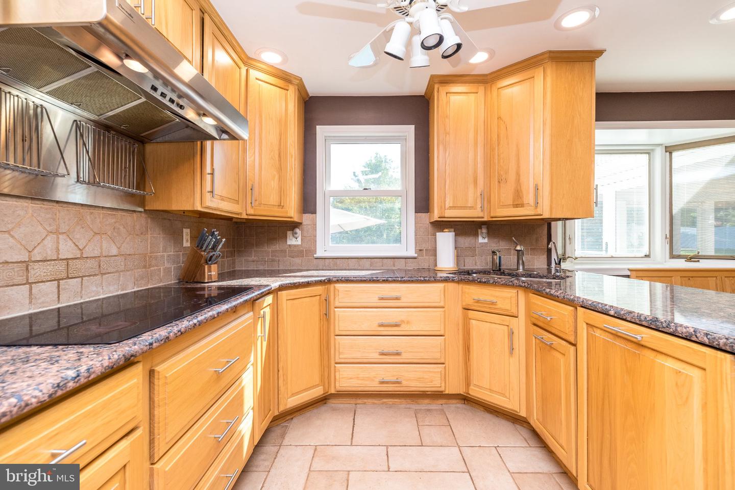 2049 Valley View Way Property Photo 13