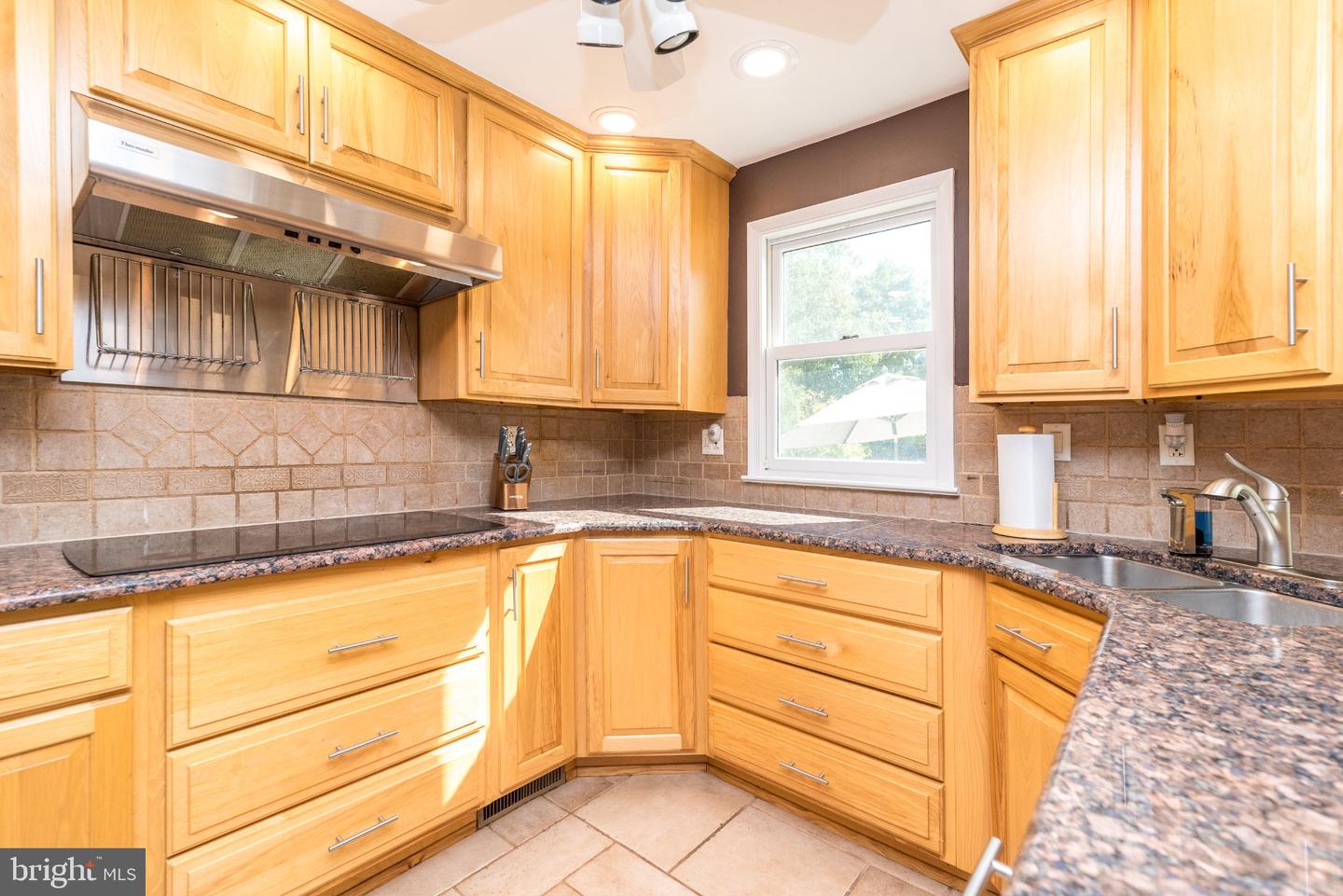 2049 Valley View Way Property Photo 14