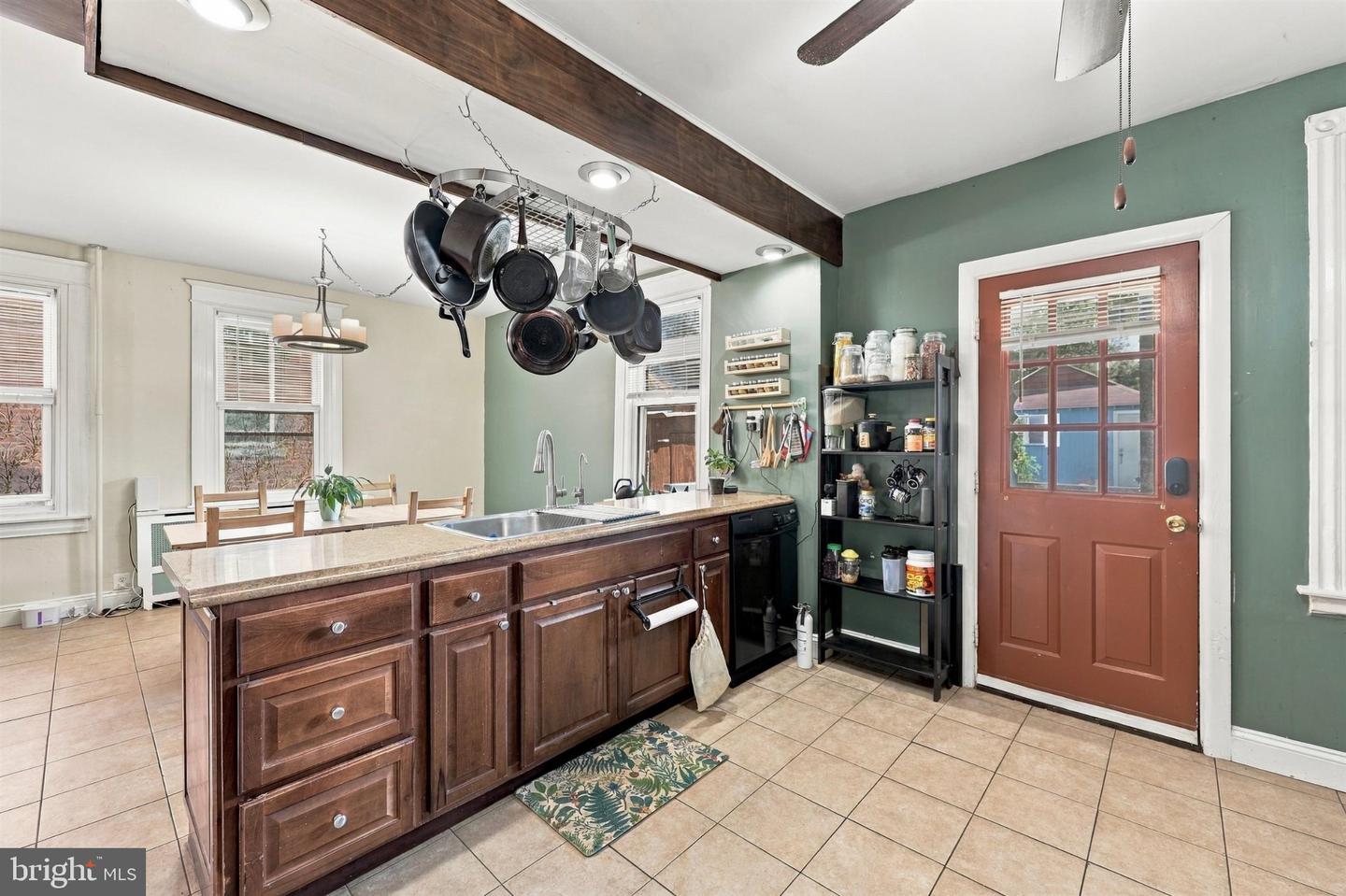 1424 Juniper St Property Photo 12