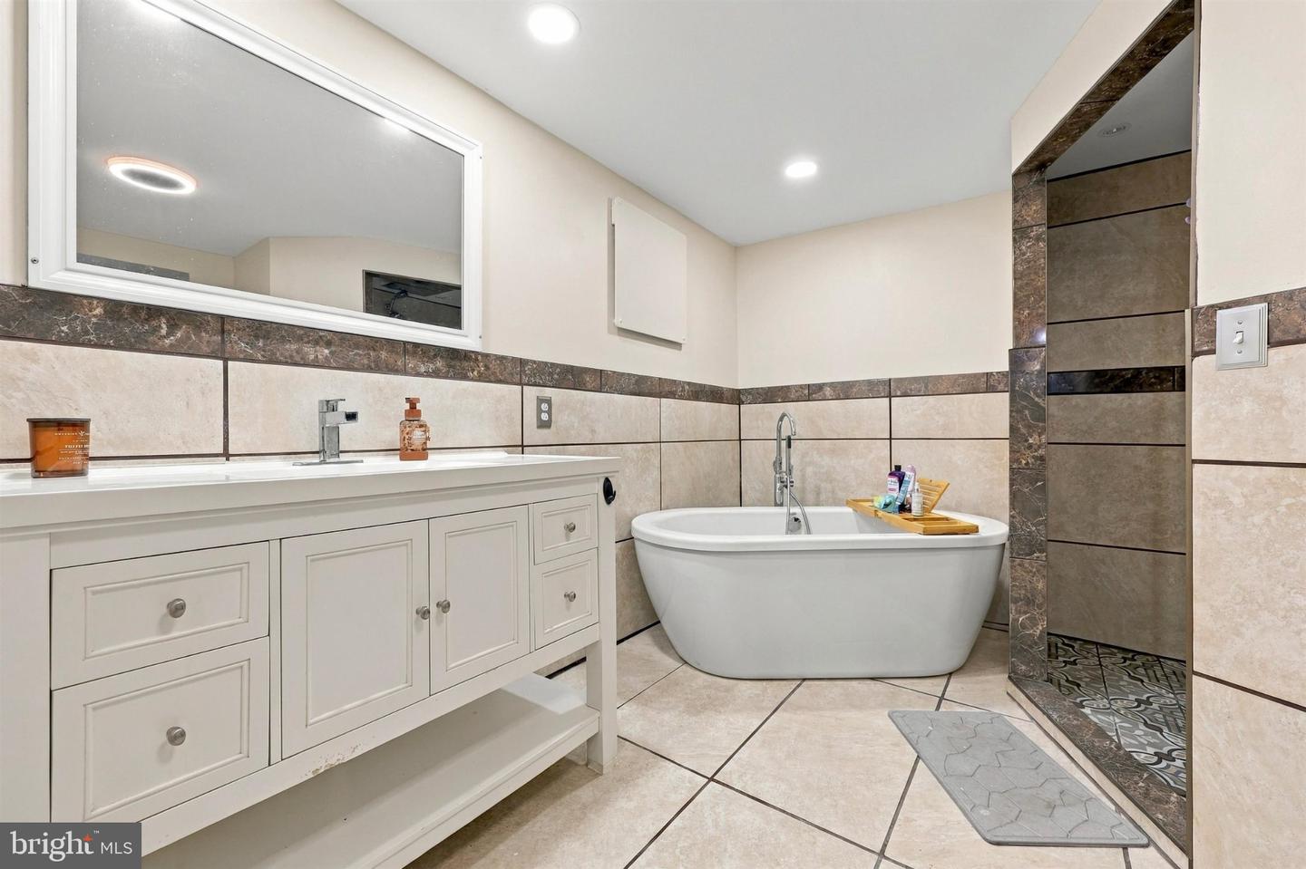 1424 Juniper St Property Photo 29