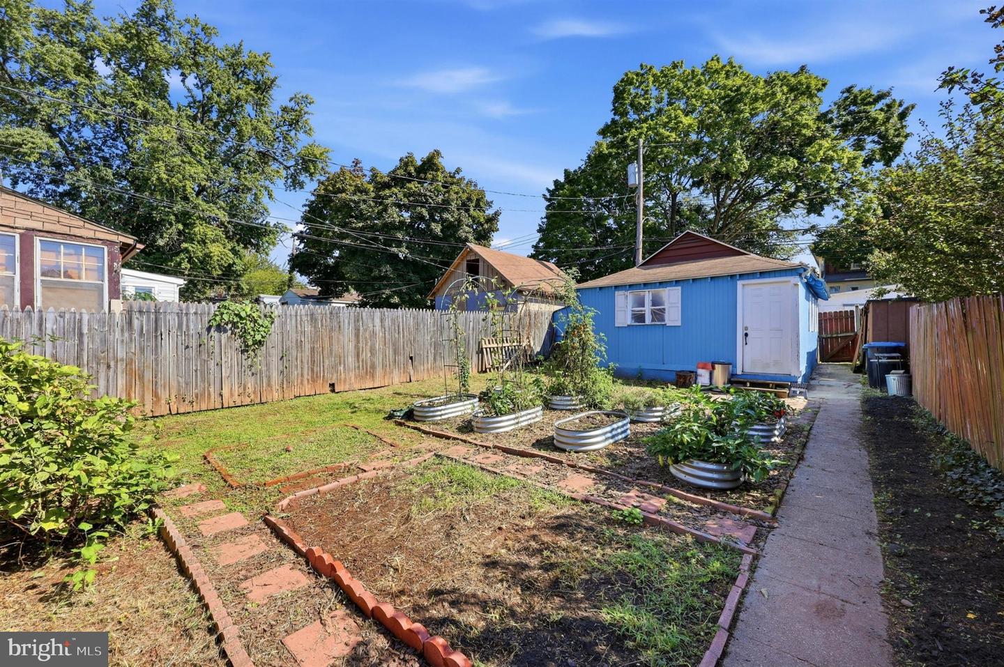 1424 Juniper St Property Photo 32