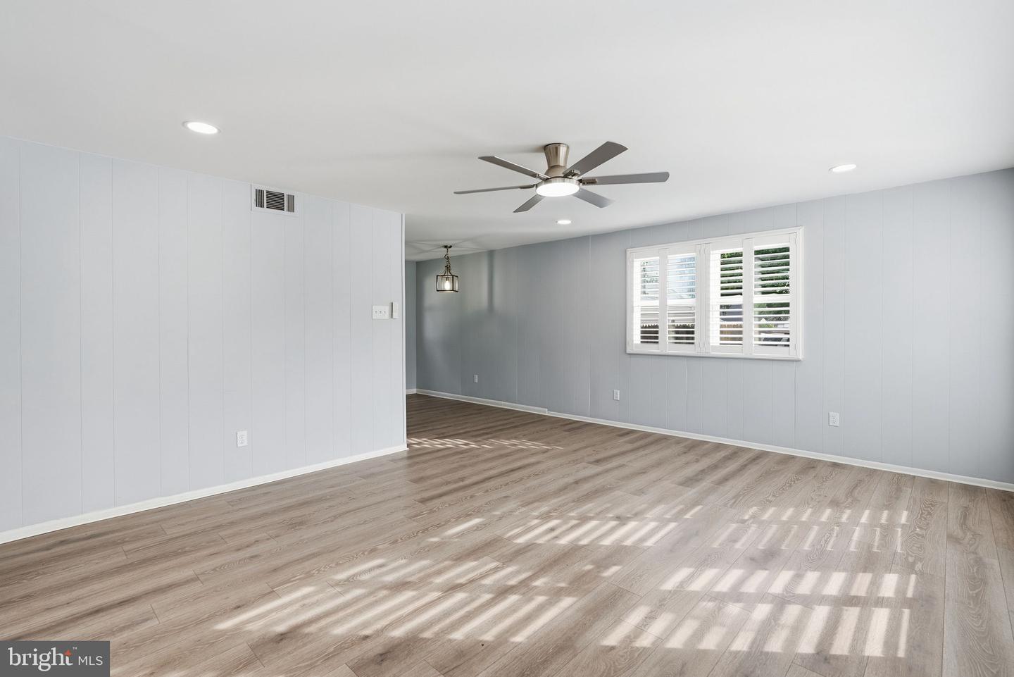 226 Oxford Cir Property Photo 5