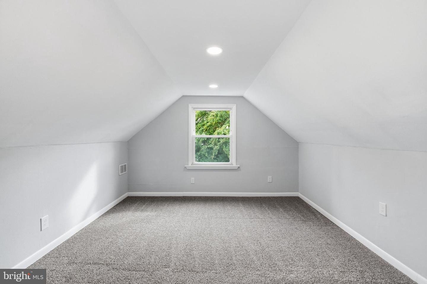226 Oxford Cir Property Photo 19