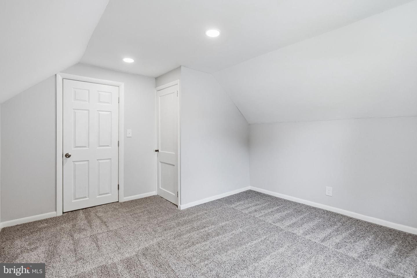 226 Oxford Cir Property Photo 22