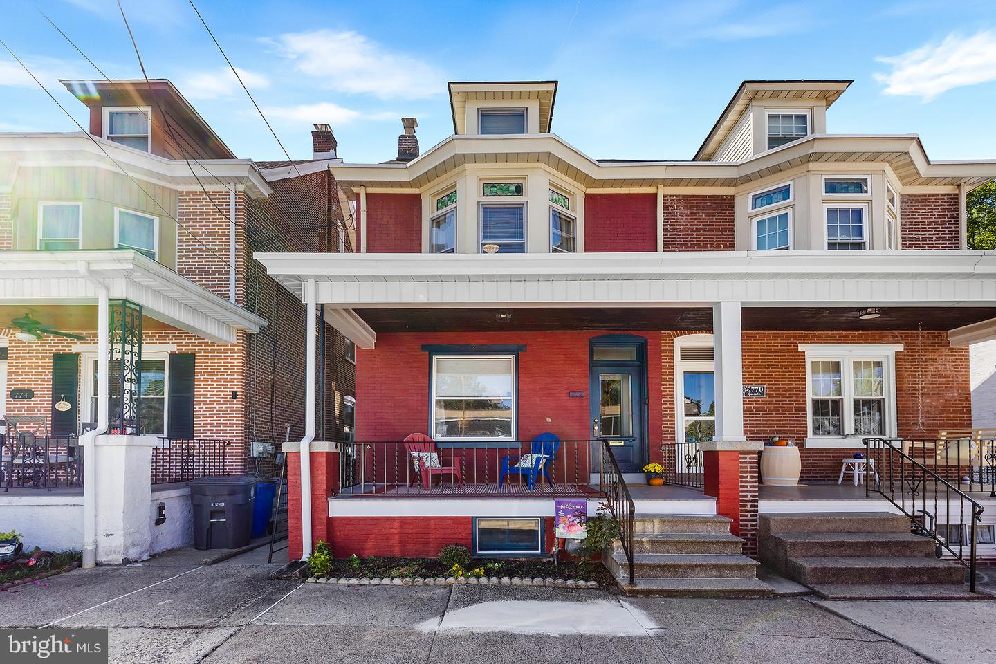 772 Queen St Property Photo 1