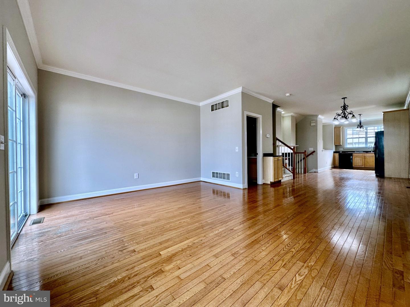 39 W 5th St Property Photo 6