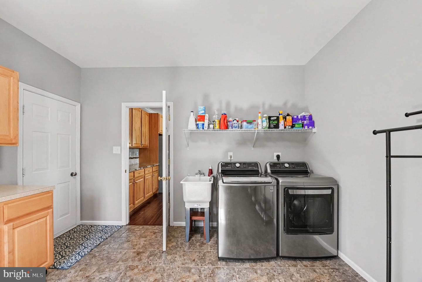 2311 Angel Dr Property Photo 18