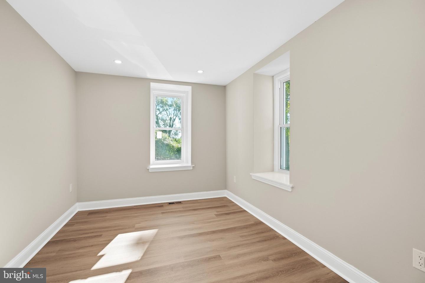 514 East Ave # Property Photo 24