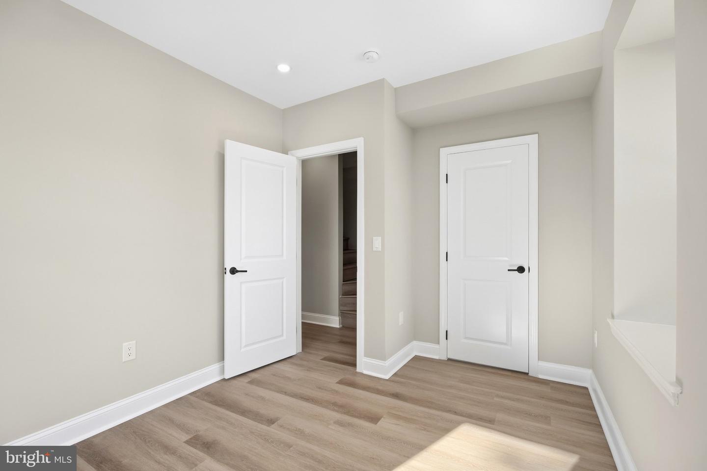 514 East Ave # Property Photo 34