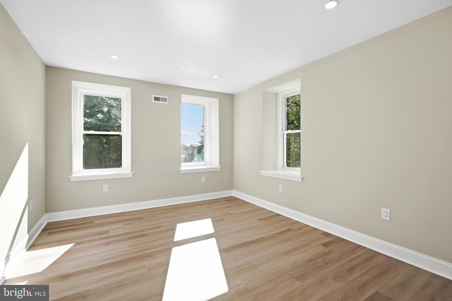 514 East Ave # Property Photo 38